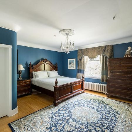 Monroe House Executive Guest Suites Сент-Джонс Екстер'єр фото