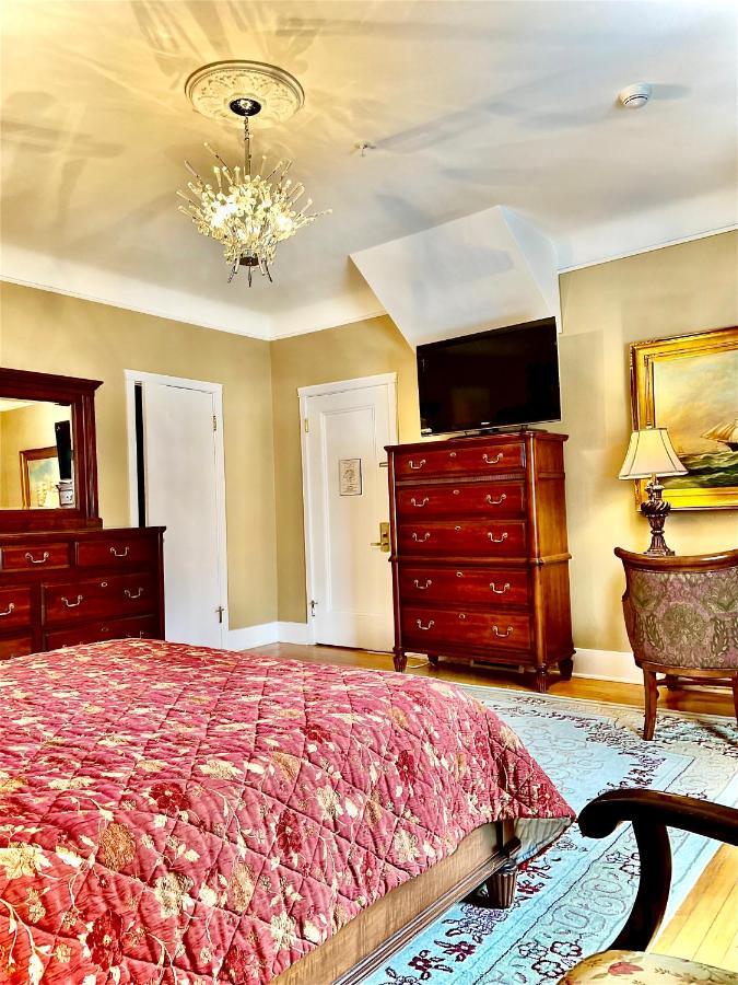 Monroe House Executive Guest Suites Сент-Джонс Екстер'єр фото