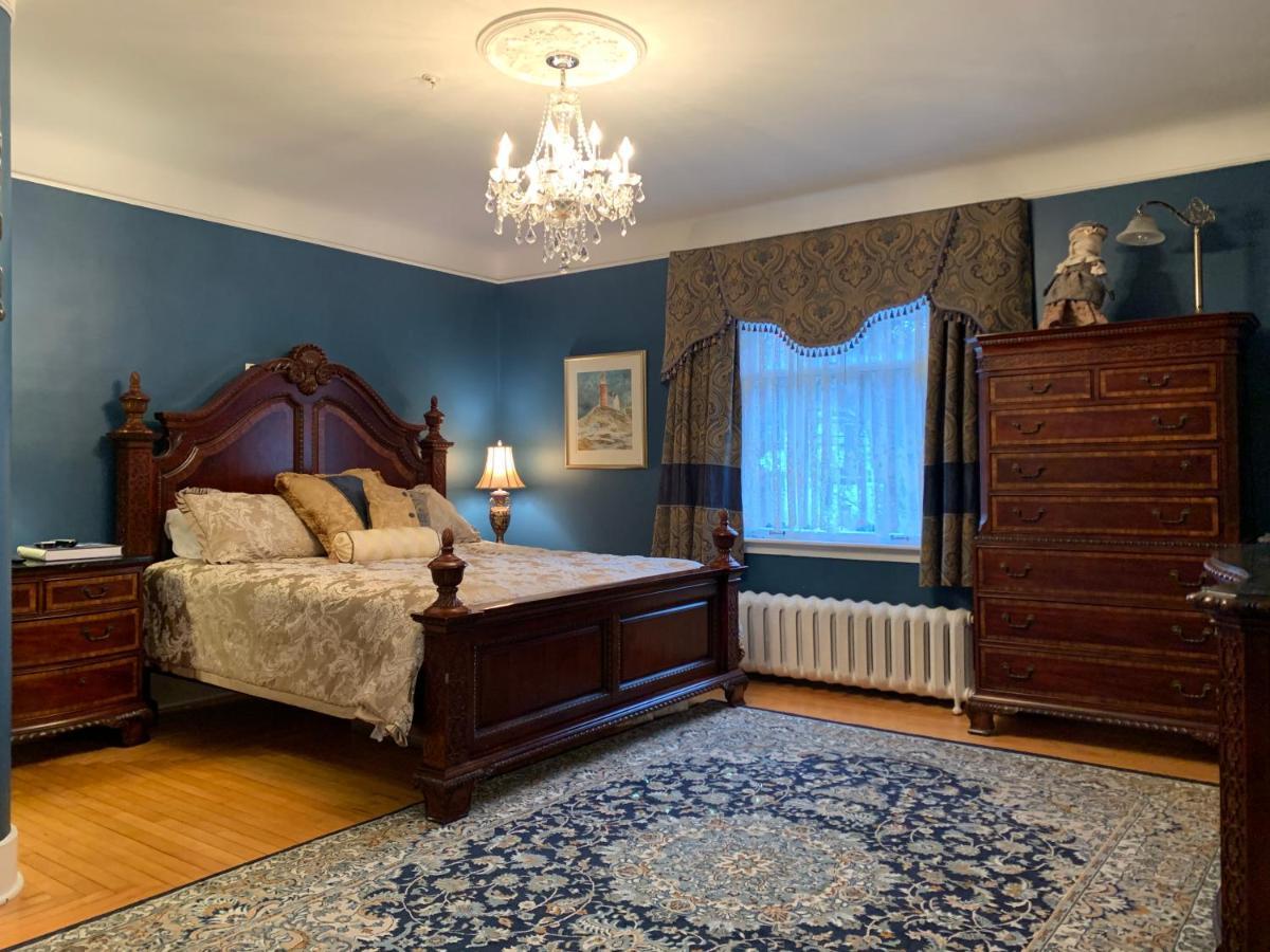 Monroe House Executive Guest Suites Сент-Джонс Екстер'єр фото